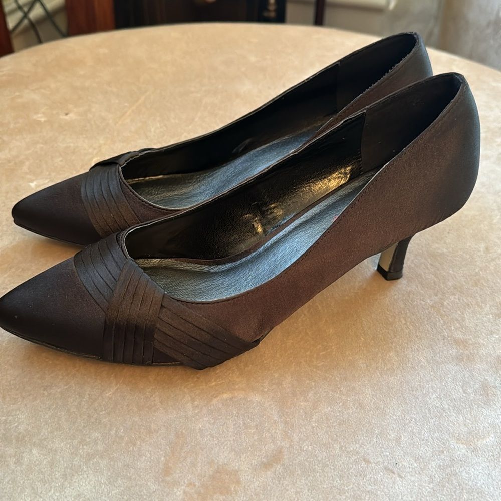 Sz 40 9.5 STEFANI Classic Satin Granny Heels Ruched Satin Formal Evening Shoes